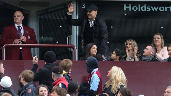 Stiliyan Petrov stands wave Villa Park