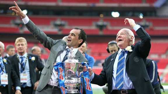 Roberto Martinez FA Cup trophy lift