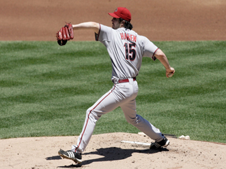 Haren Outduels Beckett As D-backs Edge Red Sox, 2-1 Haren Outduels Beckett As D-backs Edge Red Sox, 2-1