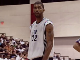 Mayo Helps Lead Grizzlies Past Hornets