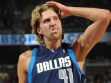 Nowitzki Powers Mavericks To 95-90 Win