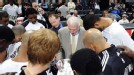 Los Spurs le dan a Popovich triunfo 700