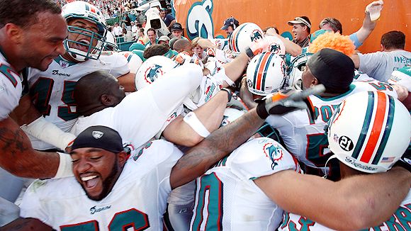 nfl_g_fins_celebrate_580.jpg