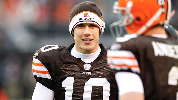 17 November 2008: Cleveland Browns' quarterback Brady Quinn sets to hand  off against the Buffalo Bills at Ralph Wilson Stadium in Orchard Park, NY.  The Browns defeated the Bills 29-27 in the