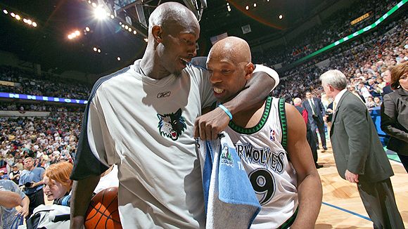 nba_g_garnett_cassell_580.jpg