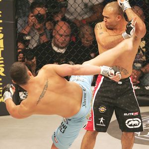 Robbie Lawler, right, weathers Scott Smith's early attacks before stopping the challenger in the second round.