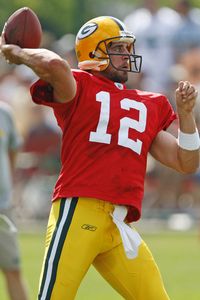 Packers' Rodgers: 'I'm still following Brett's legacy'