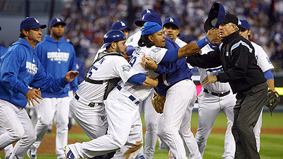 mlb_g_dodgersfight_412.jpg