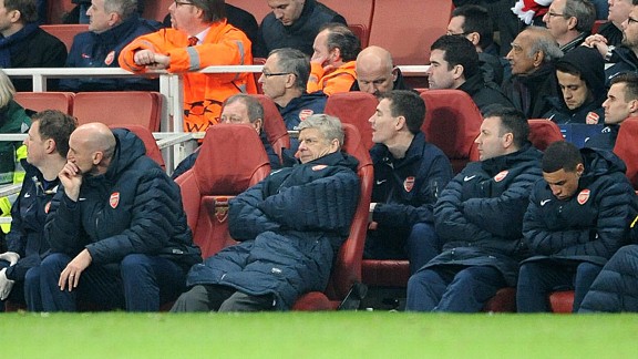arsenewengerslumpeddugout20130219_576x324.jpg