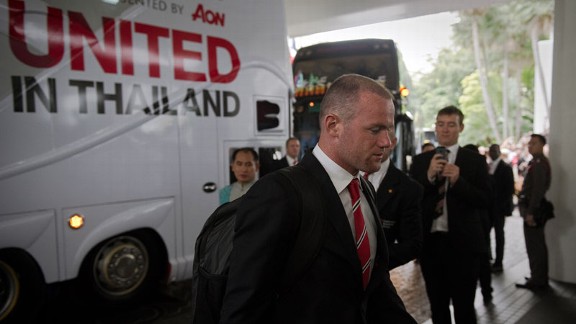 waynerooneyunitedtourarrival20130711_576x324.jpg