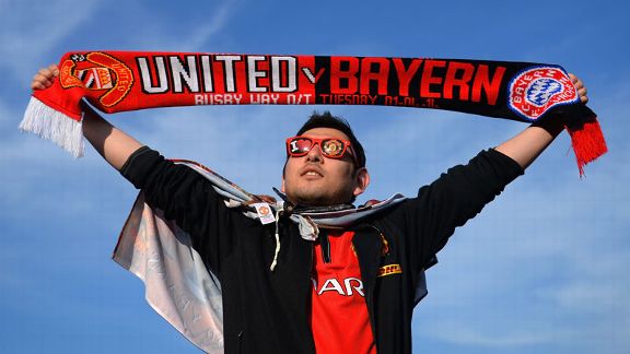 manchesterunitedfanwithbayernmunichscarf20140401_576x324.jpg